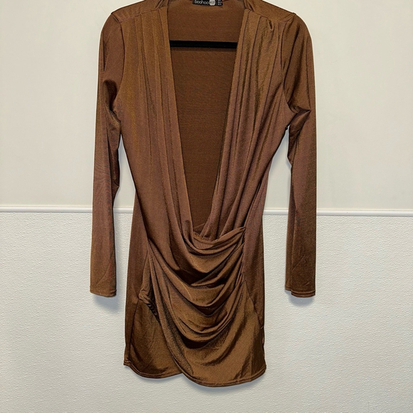 boohoo Dresses & Skirts - Boohoo Women's dark gold Mini Dress 10 night going out long sleeve plunge neck